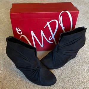 Impo Black Tabby Suedy wedges size 9M